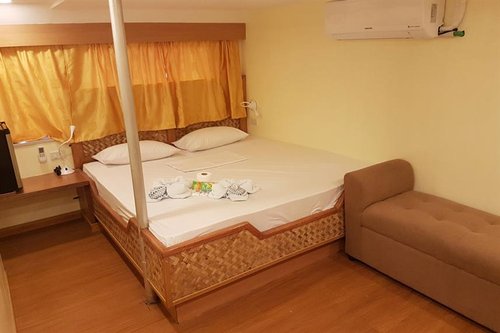 Dolphin Liveaboard Double Cabin